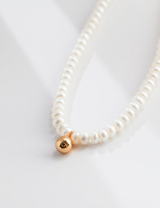 SIMPLISTIC BAROQUE PEARL NECKLACE