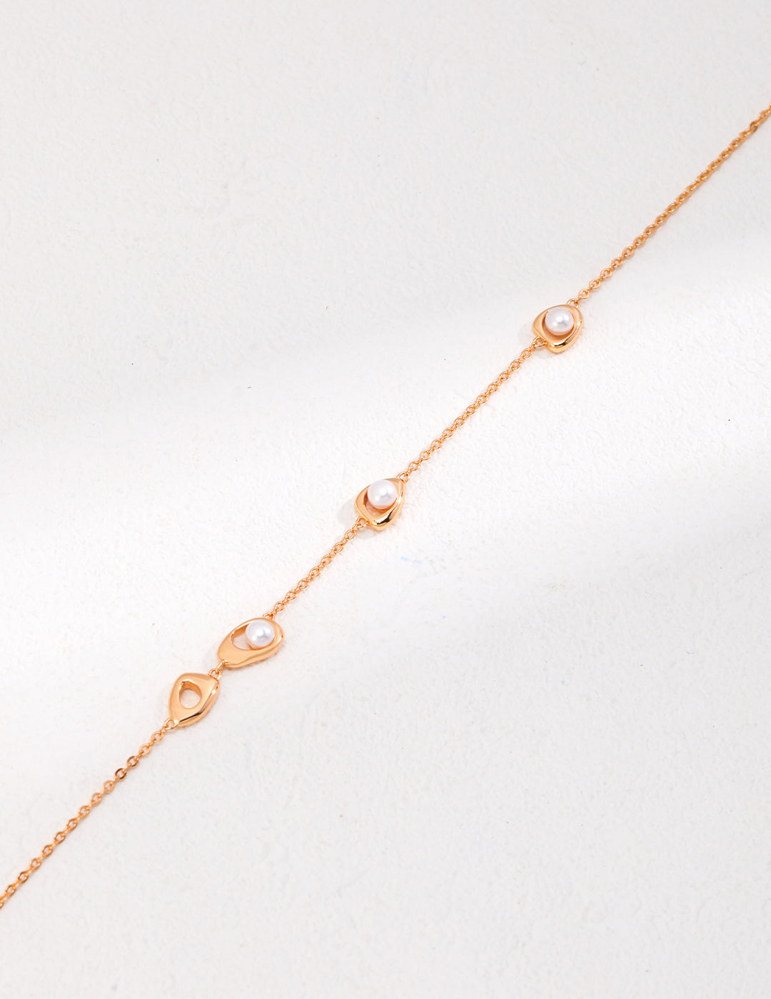 SIMPLE PEARL NECKLACE