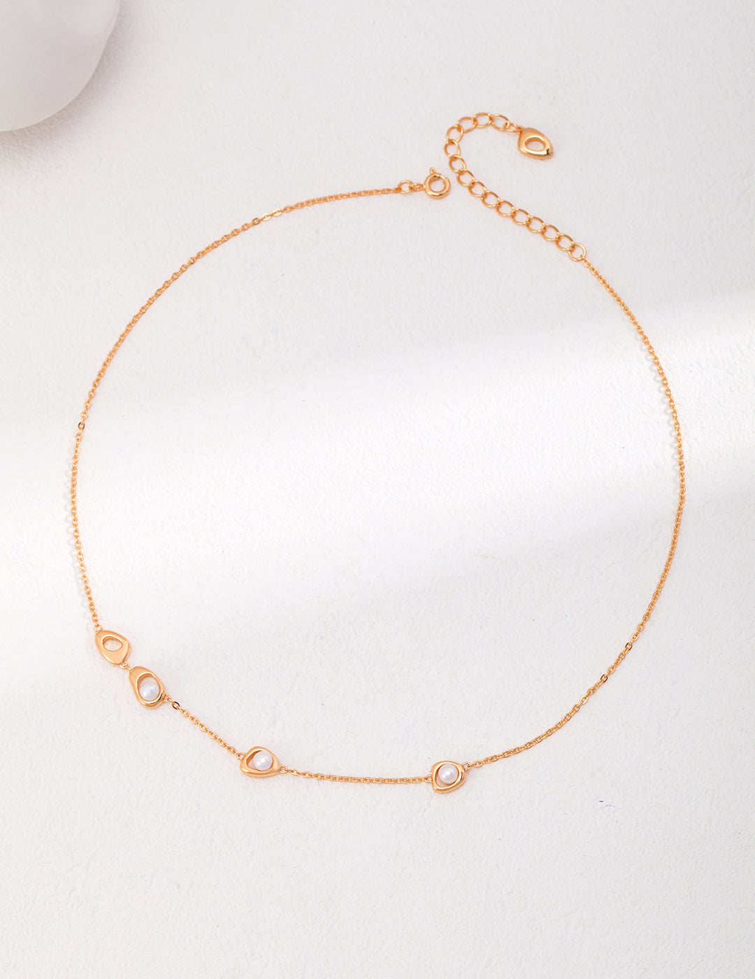 SIMPLE PEARL NECKLACE